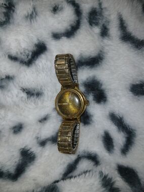 Vintage-Style Women's Gold Tone Expansion Bracelet Watch